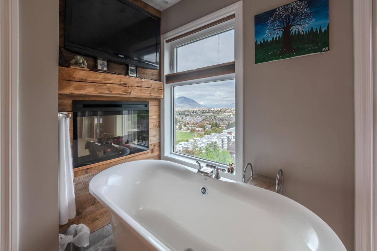 Above The Beach Guest Suites Penticton Exterior foto