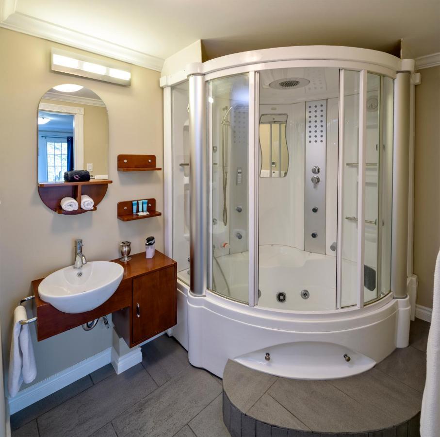 Above The Beach Guest Suites Penticton Exterior foto