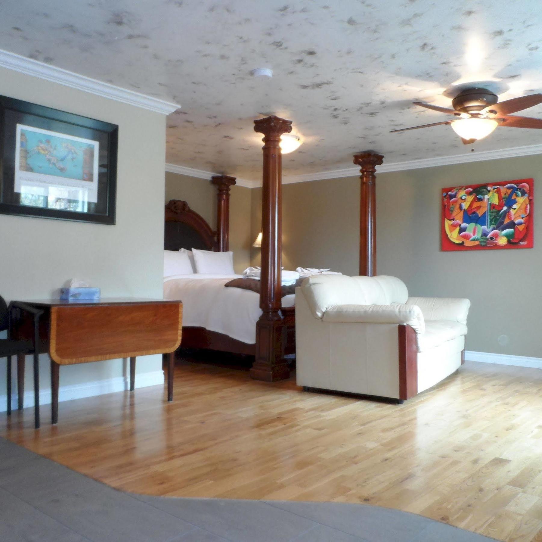 Above The Beach Guest Suites Penticton Exterior foto